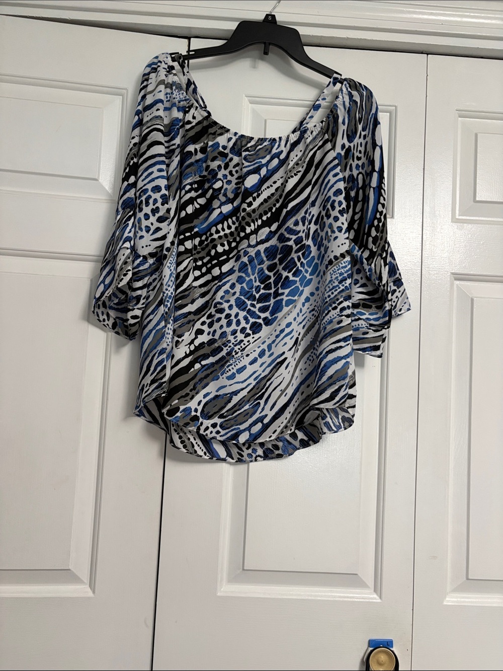 Sioni Abstract Blue Black White Women's Blouse
